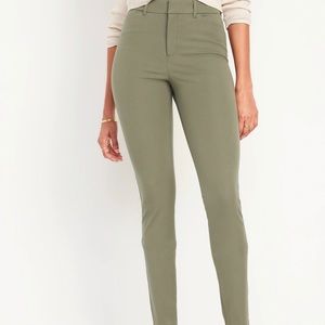 Size 8 Woman’s olive green high rise pant